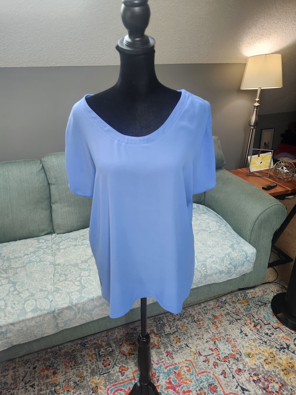 LOFT Light Blue Scoop Neck Short Sleeve Blouse Large Great Cond.